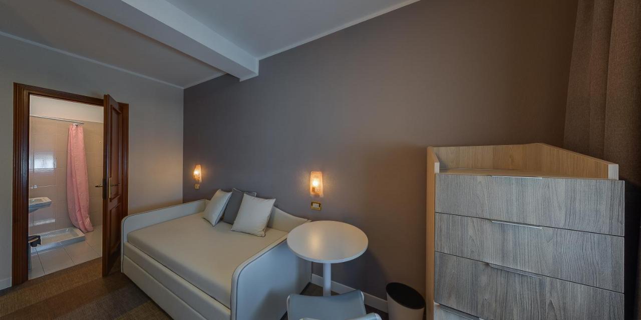 Hotel Europa Garda  Exteriör bild
