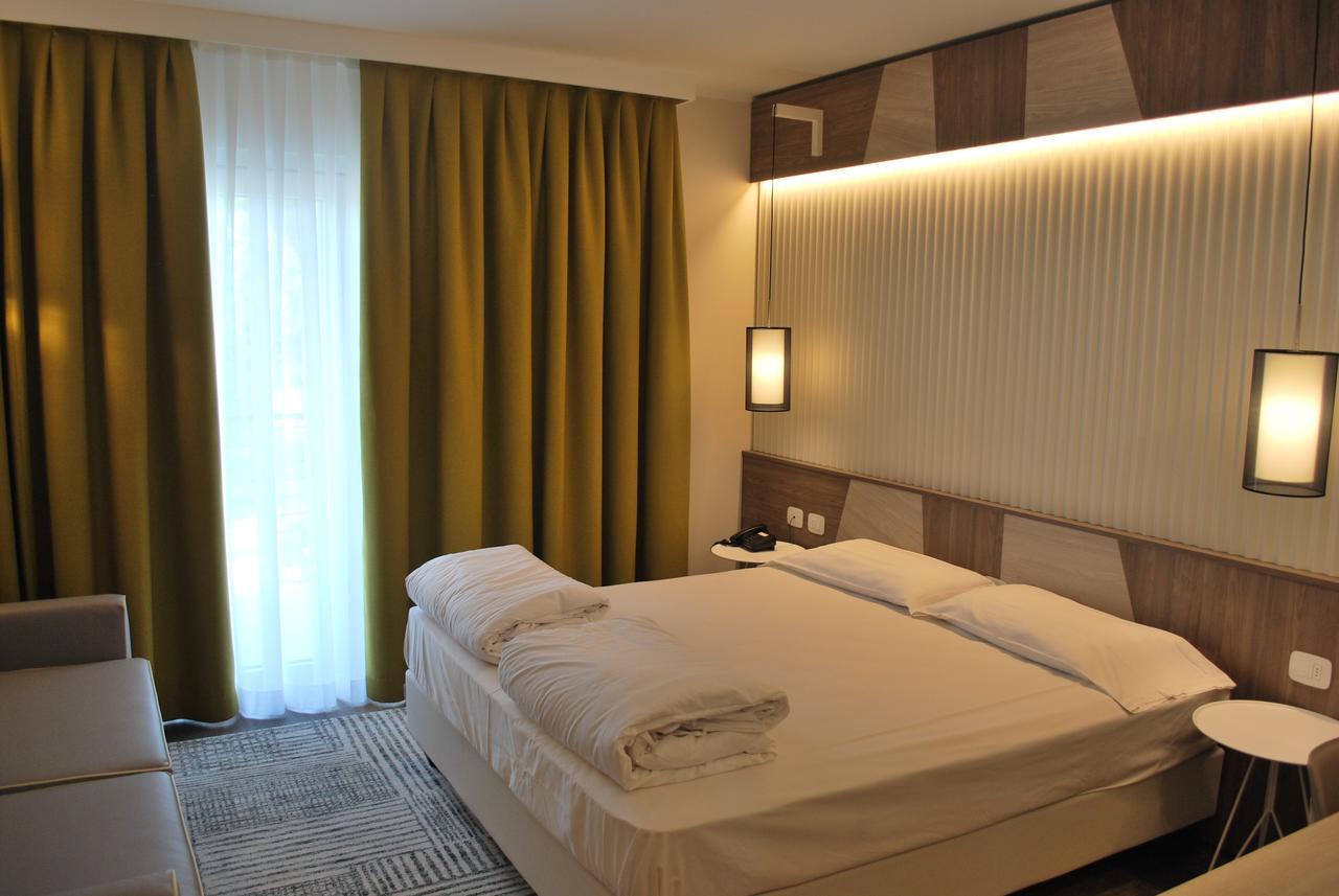 Hotel Europa Garda  Exteriör bild