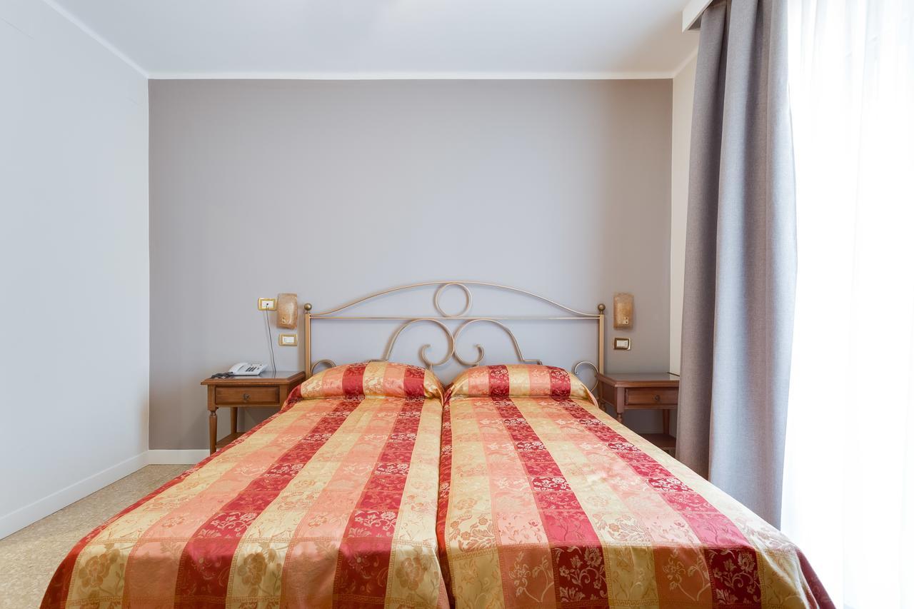 Hotel Europa Garda  Exteriör bild