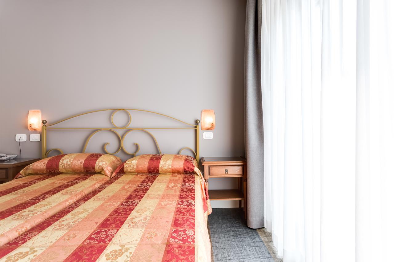 Hotel Europa Garda  Exteriör bild